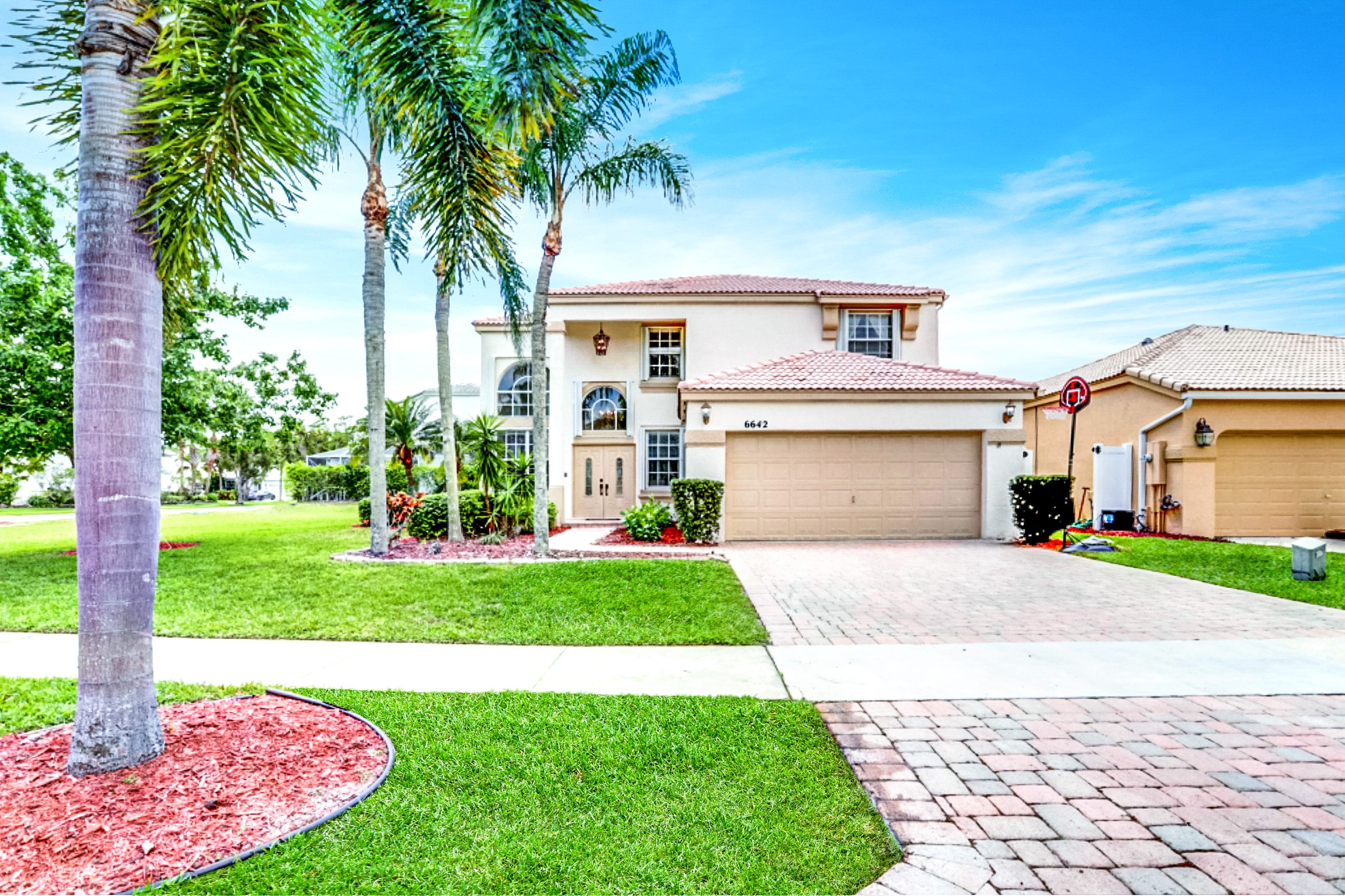 6642 Ashburn Rd. Lake Worth, FL 33467 Sold by Top Agents in Smith Farm