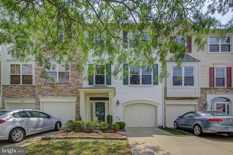 Home for sale in Chantilly, VA 43521 Laidlow St Chantilly, VA 20152