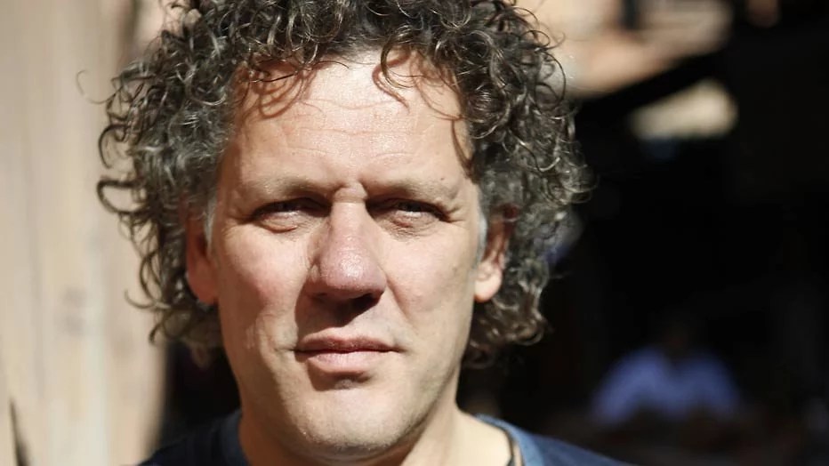 Kees Van Der Spek Presenteert Oplichters Op Het Internet