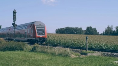 Hundreds evacuated from stalled train as heat rises
