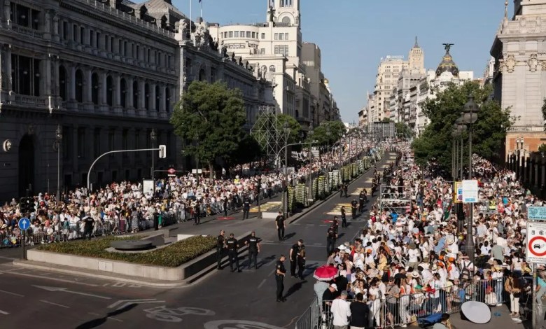 Pope sets up Madrid mass, security and floral spectacle