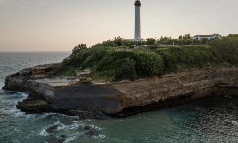 One killed after cliff collapses on beach in south-western France