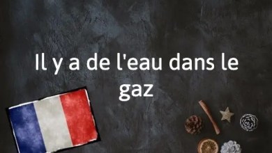 “Il y a de l’eau dans le gaz” in every tense moment