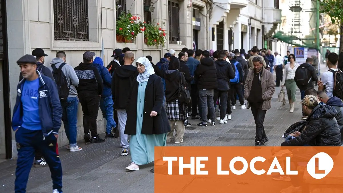 Última carrera por los documentos al finalizar la regularización masiva de inmigrantes en España
