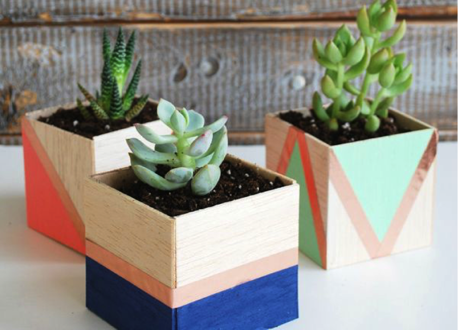 8 Cheap Ways to Decorate Your Desk at Work The Muse