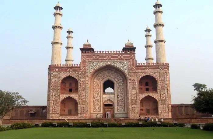 18 Best Places To Visit Near Agra For A Weekend Getaway In