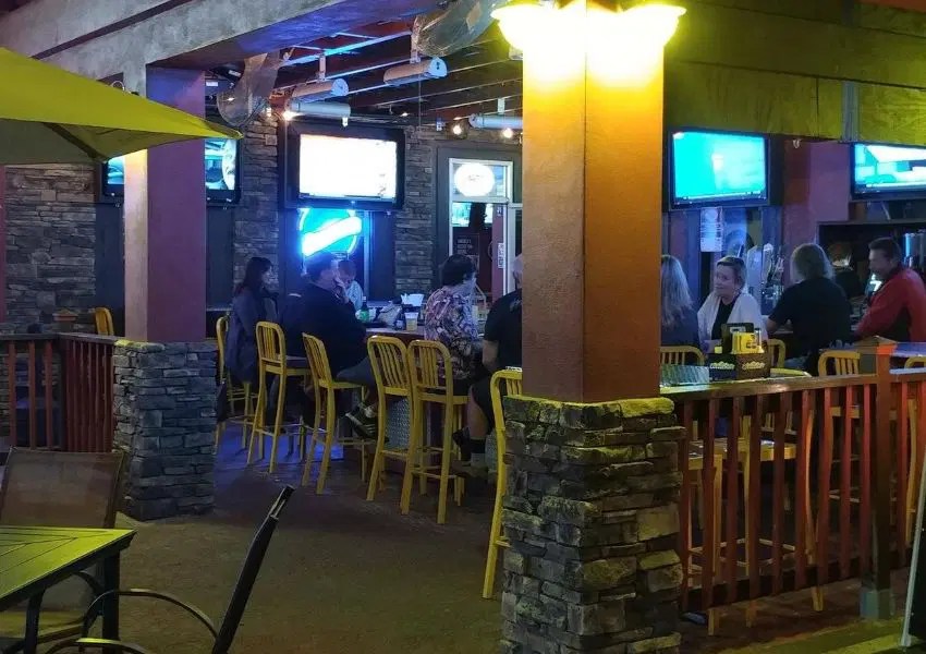 6 Best Places for Happy Hours in Tarpon Springs