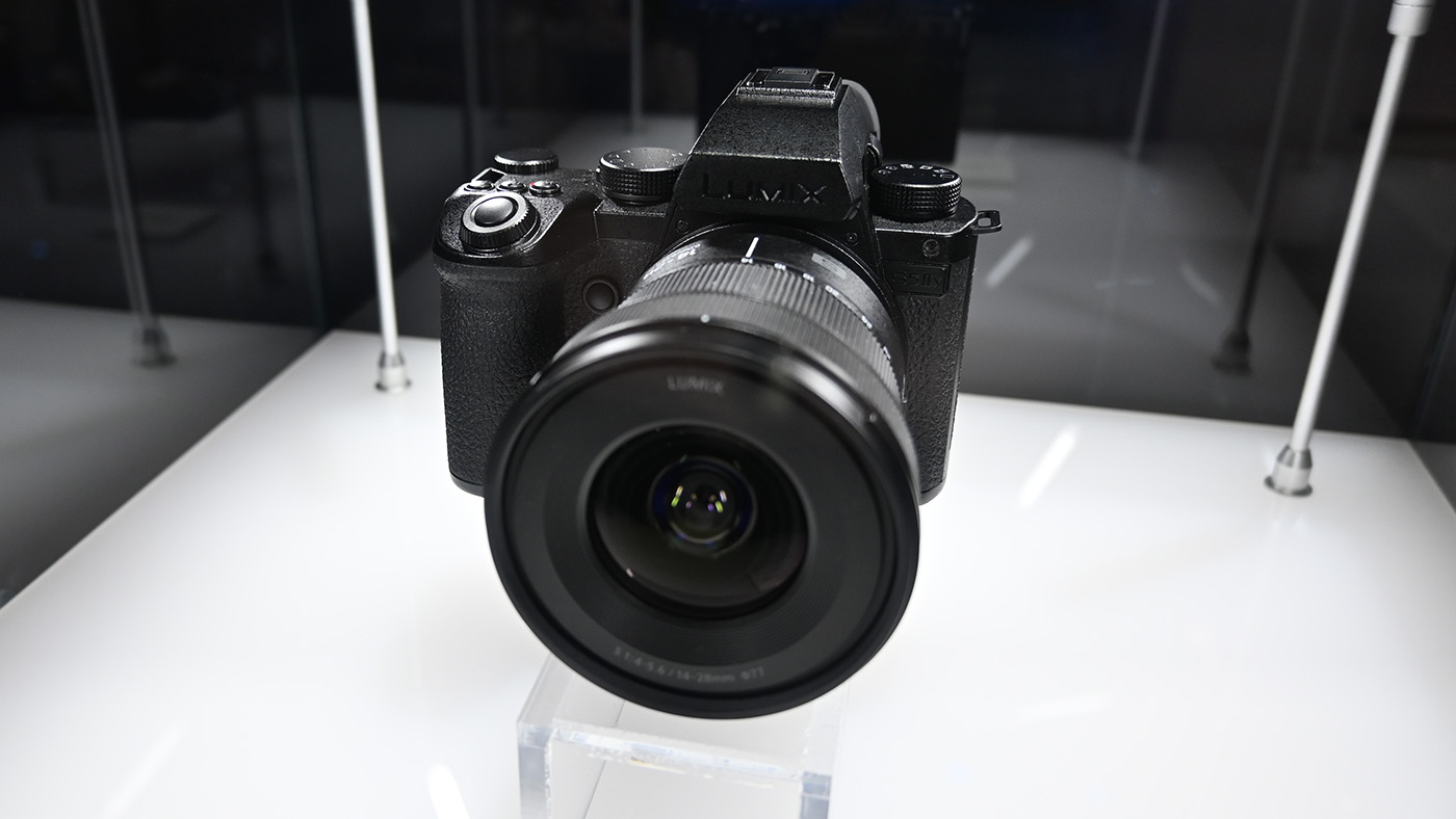 CES 2023 Panasonic Lumix S5IIX takes Best Mirrorless Camera Videomaker