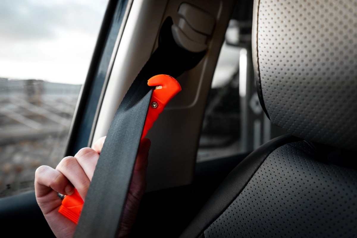 essential-items-to-keep-in-your-cars-glove-box | Rateworks Insights Blog