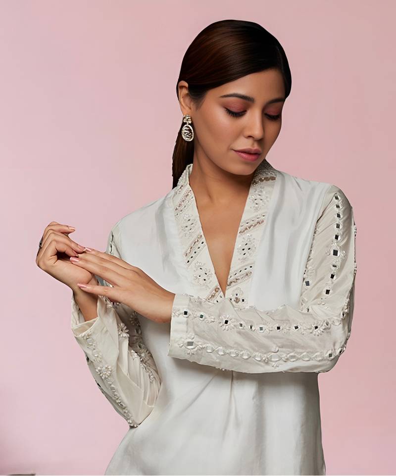 White russian silk kurta set SALONI JAIN 4171579