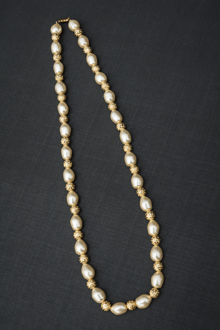 Gold pearl necklace sets Elegant Elements 2817361