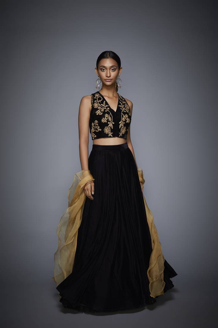 Halter Neck Sleeveless Lehenga Blouse Ruffle Dupatta Label Ritu Kumar 3346137