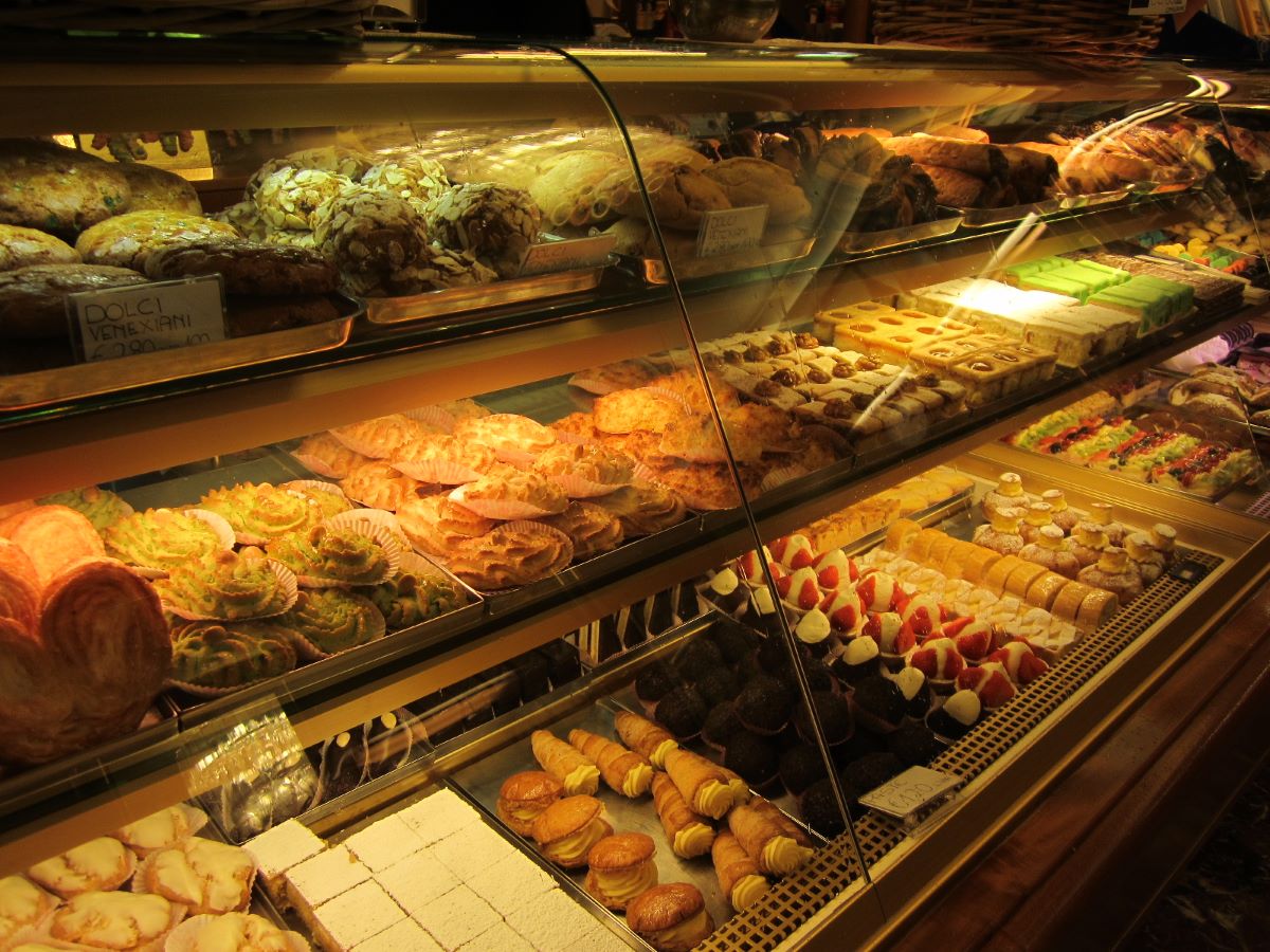 5 Beloved Bakeries in Venice For Cake, Pastries, Pizza & More Devour
