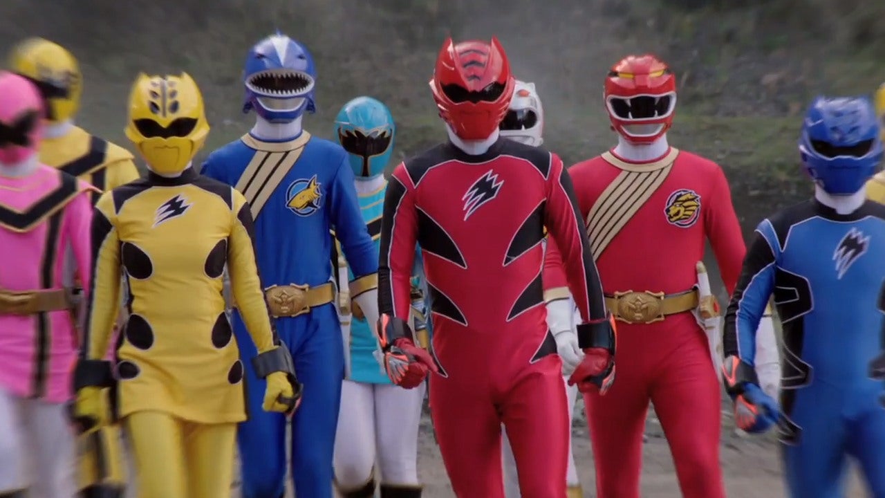 Power Rangers Super Megaforce Exclusive Clip The New Team Can Morph