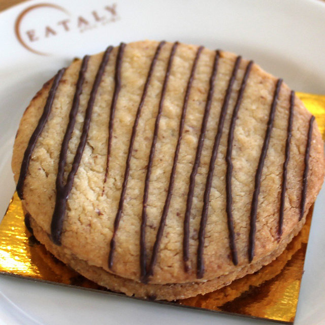 Best Chicago Cookies include Insomnia Cookies, Cookie Dough,French