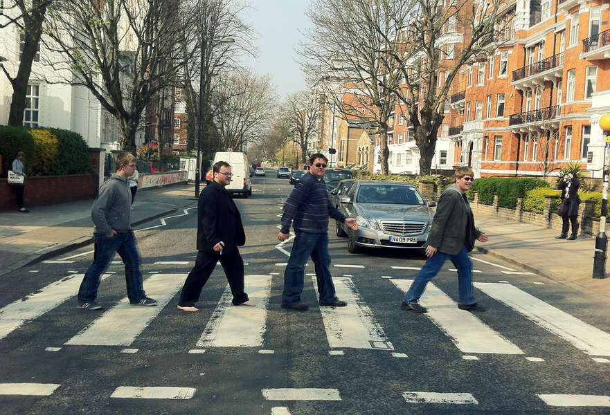 Watch tourists at Abbey Road in this hilarious live stream Thrillist