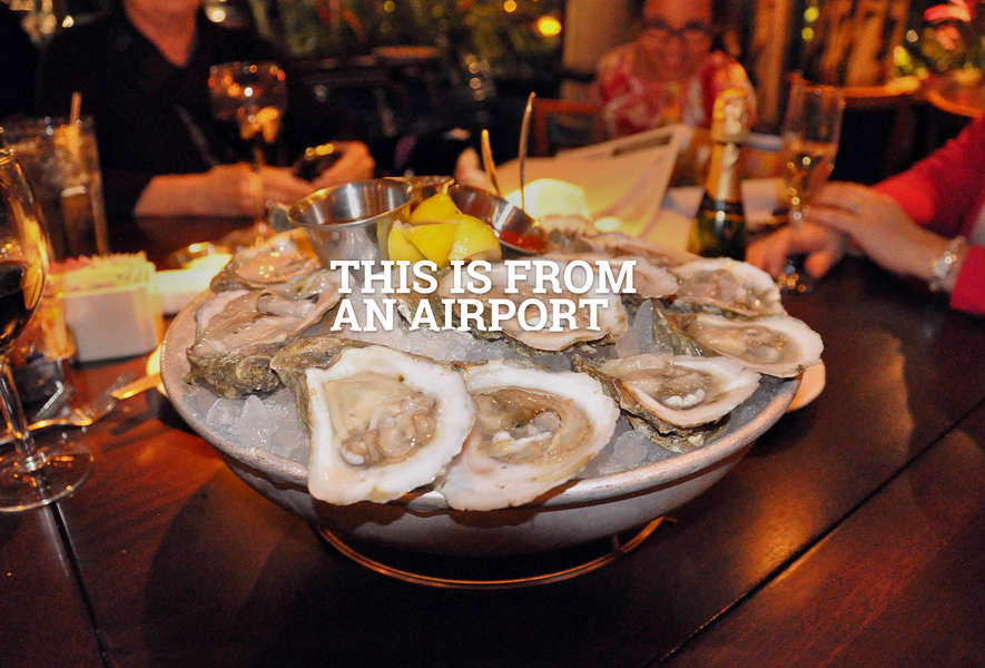 Best Airports in the US For Eating Food & Drinking When Traveling