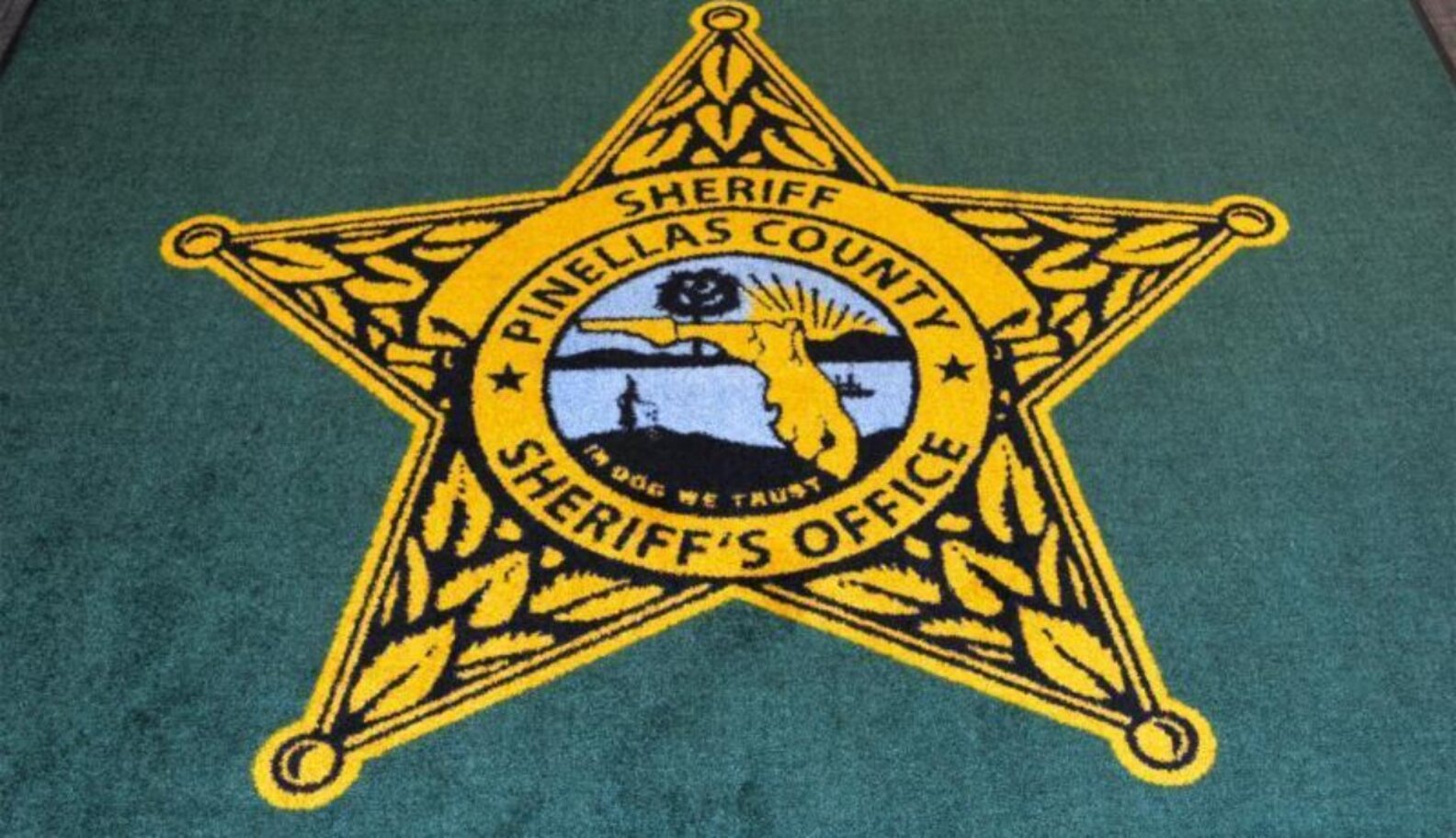 Sheriff’s Rug With Perfect Typo To Be Auctioned Off For Animals The Dodo