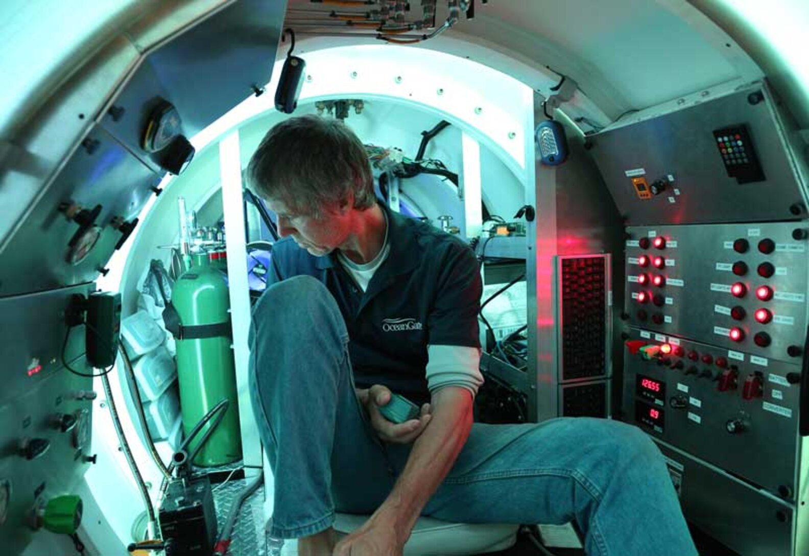 OceanGate Expeditions Offers Submarine Shark Tours Thrillist