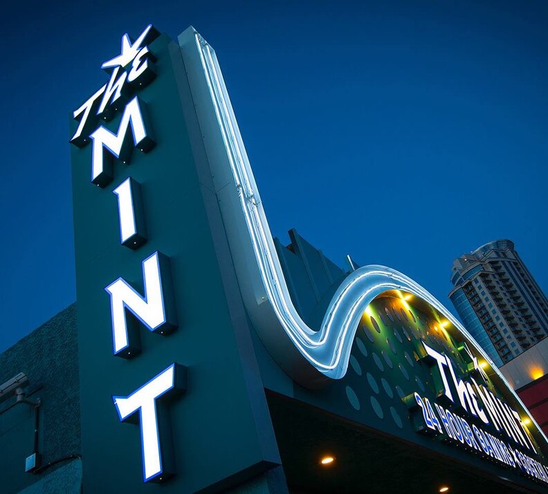 Best Dive Bars in Las Vegas Where to Find Good Neighborhood Bars Thrillist