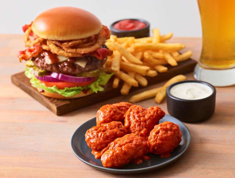 Applebee’s Is Offering 5 Chicken Wings for 1 When You Order a Burger