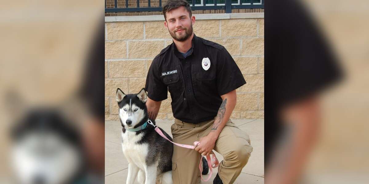 Hunky Shelter Worker Goes Viral In Dog Adoption Post The Dodo