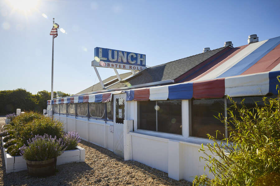 The Lobster Roll Restaurant A Restaurant in Amagansett, NY Thrillist
