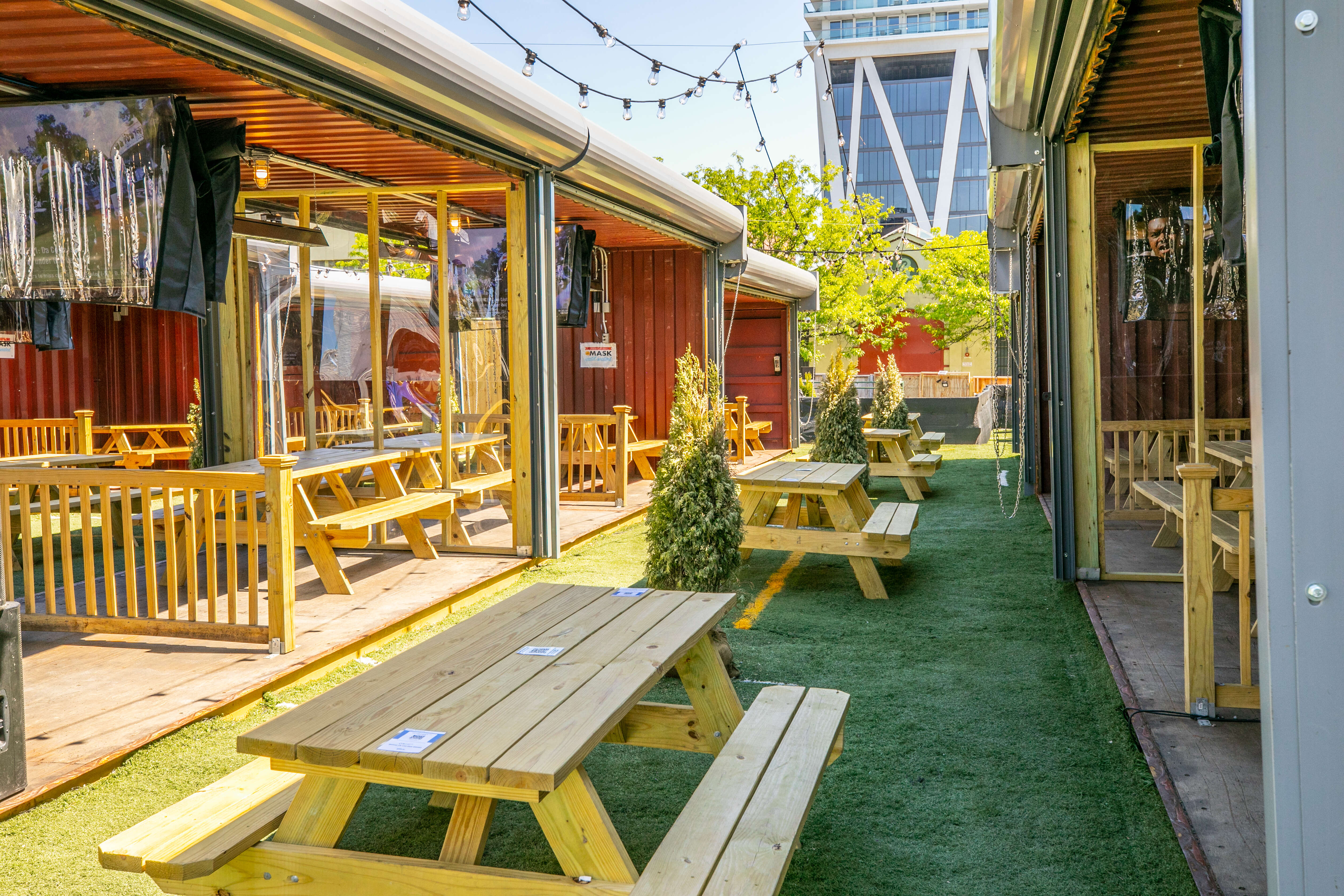 Best Sports Bars in NYC Bars with NFL Sunday Ticket, PayPerView & More Thrillist