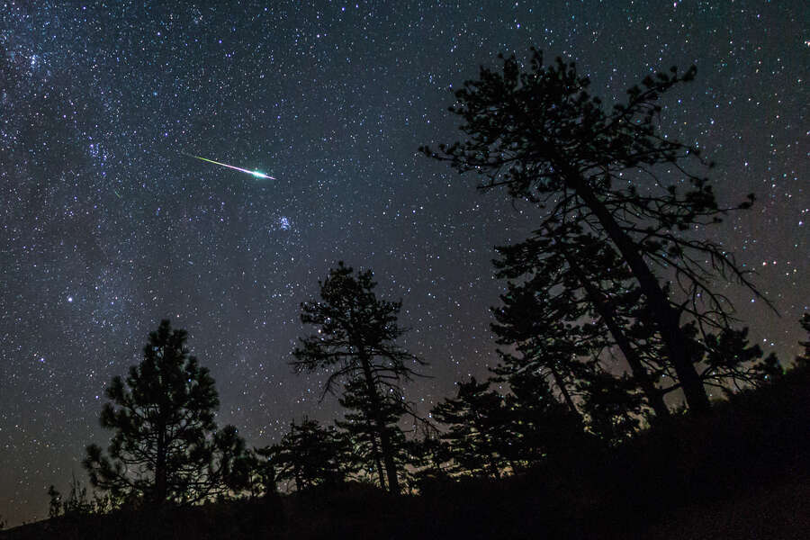 October 2021 Meteor Showers How to See Shooting Stars Tonight Thrillist