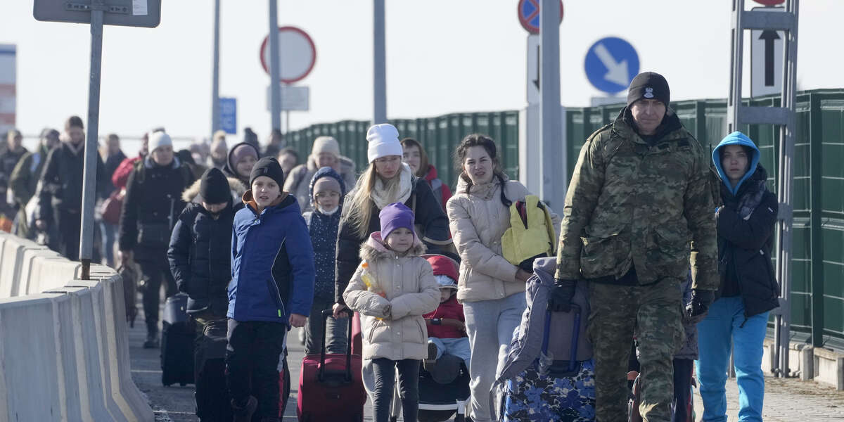 Airbnb to offer free, temporary housing to Ukrainian refugees NowThis