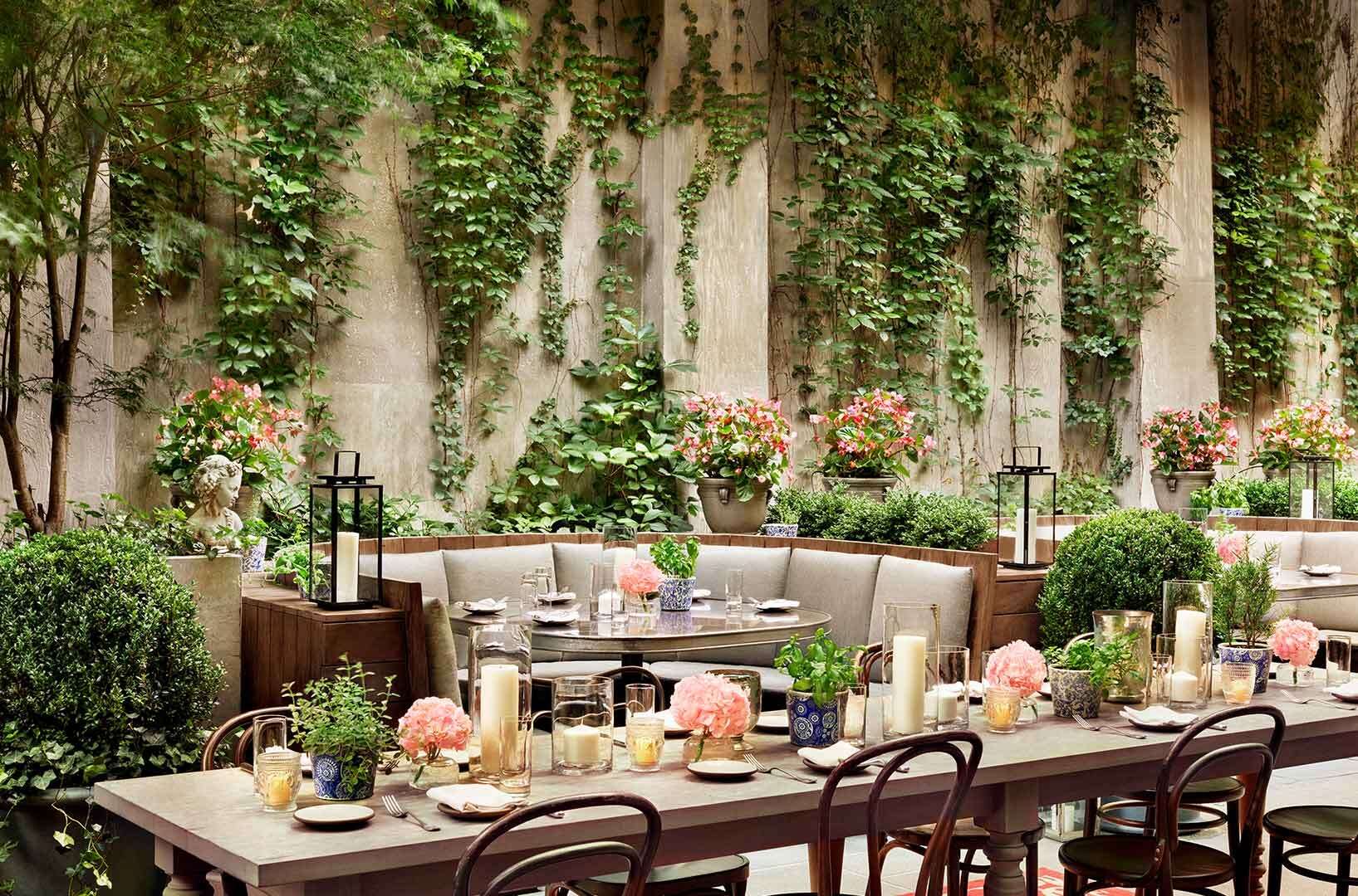 Italian Outdoor Cafe Decor