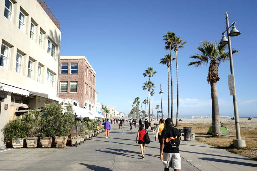 Everything You Need to See and Do on the Venice Boardwalk Thrillist