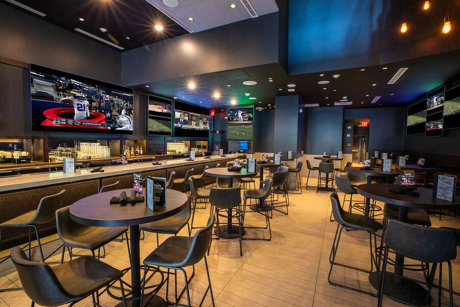 Best Sports Bars in Washington DC Where to Watch & Drink on Game Day