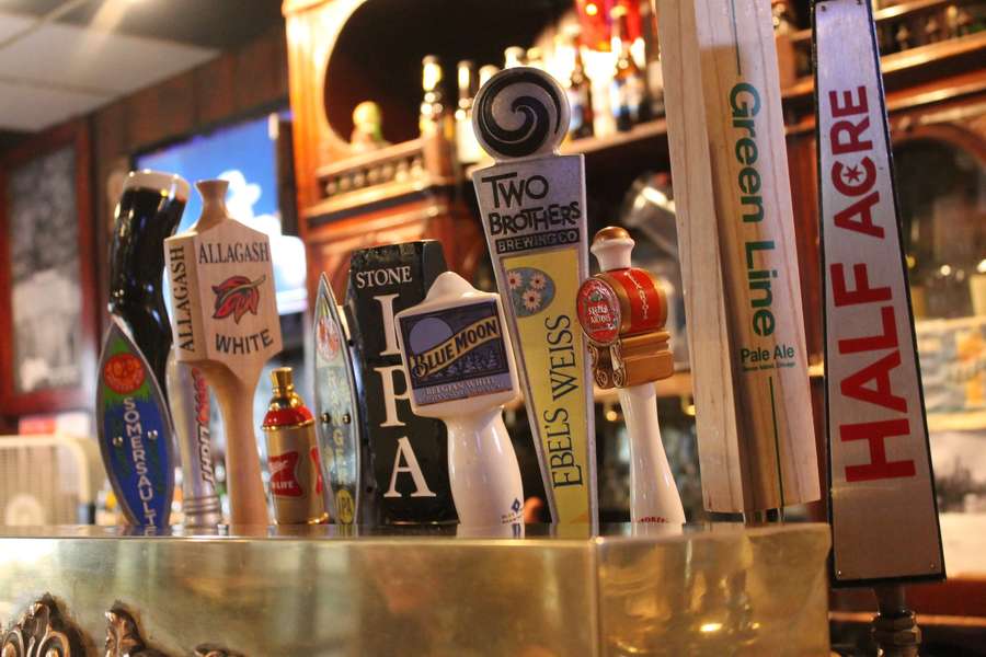 Stocks and Blondes A Bar in Chicago, IL Thrillist