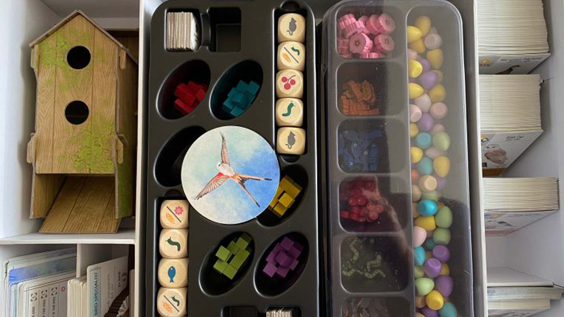 Wingspan Nesting Box can hold base game, European, Oceania and four additional expansions