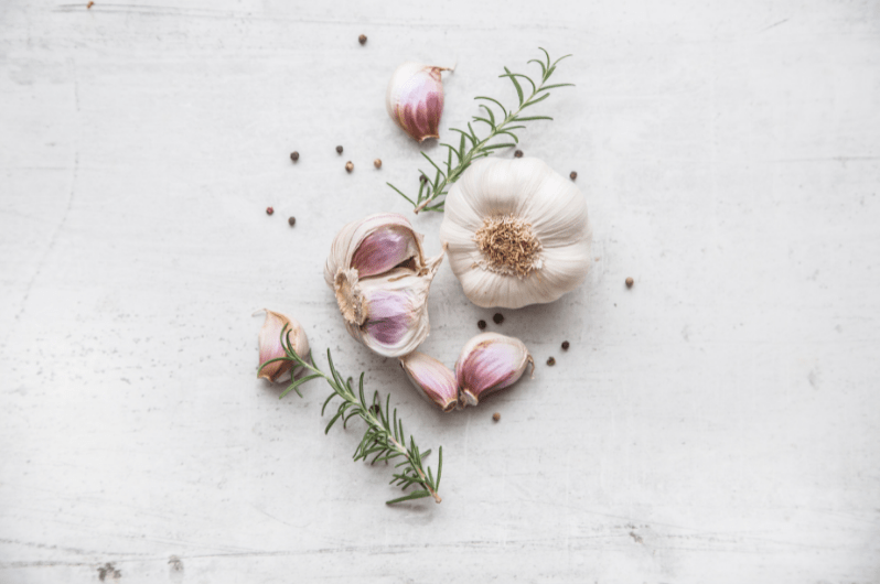 6 Reasons for Seniors to Eat Garlic
