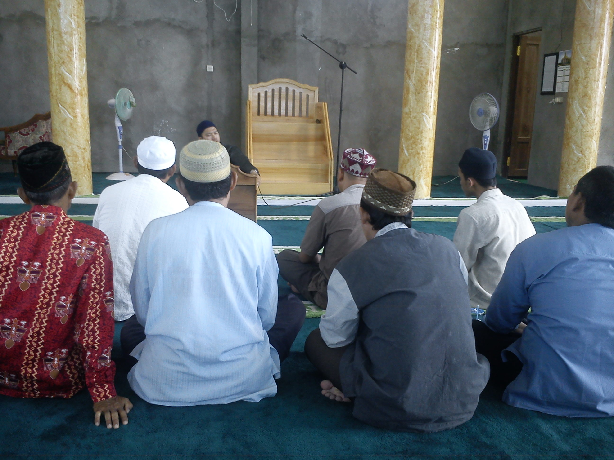 Sari Kajian Sabtu Pagi 30 Mei 2015 “Sikap Ahlus Sunnah Terhadap Pelaku