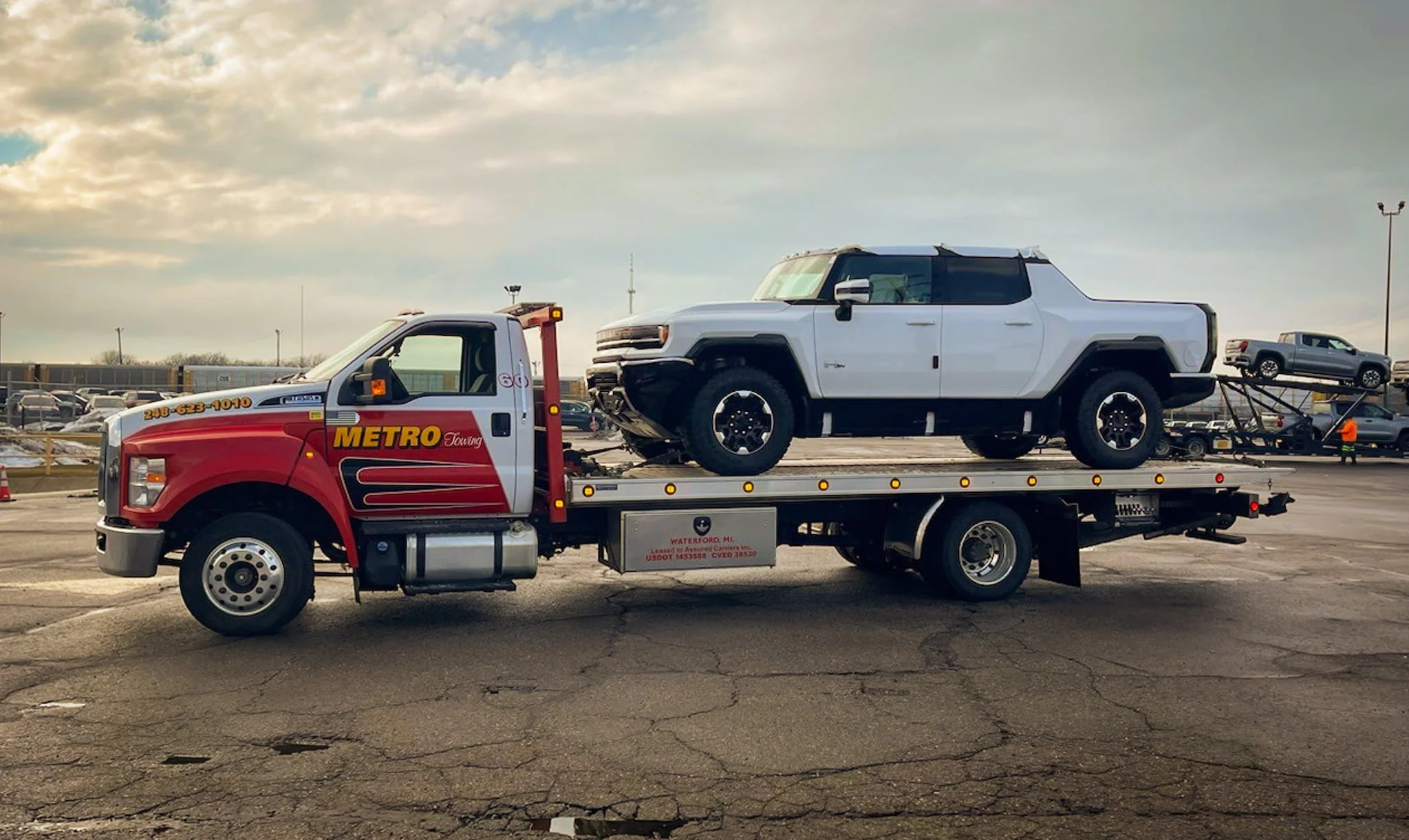 A Guide to Tow Trucks Types and What to Expect When You Call for Help