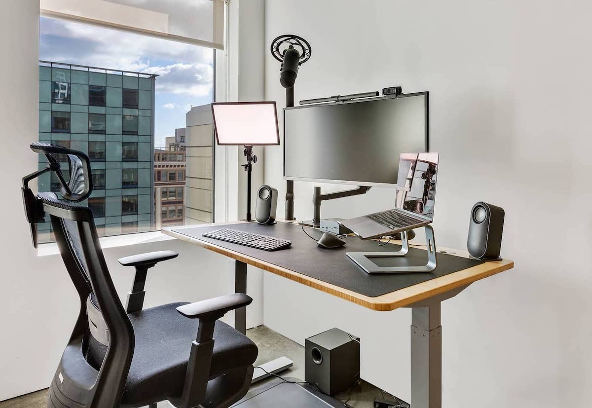 The 4 best standing desks for Tall People from 6' 6'8"