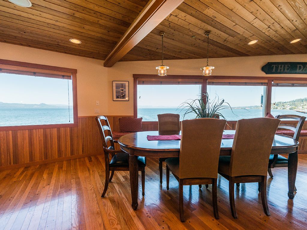 Astoria Pilot House Astoria's Premeire Waterfront Suite available for