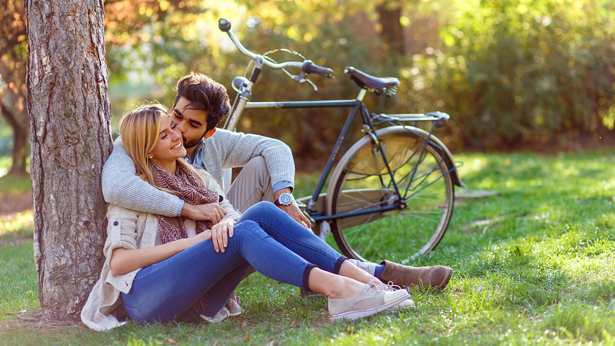 What Attracts Gemini Men to a Woman? • Astrologify