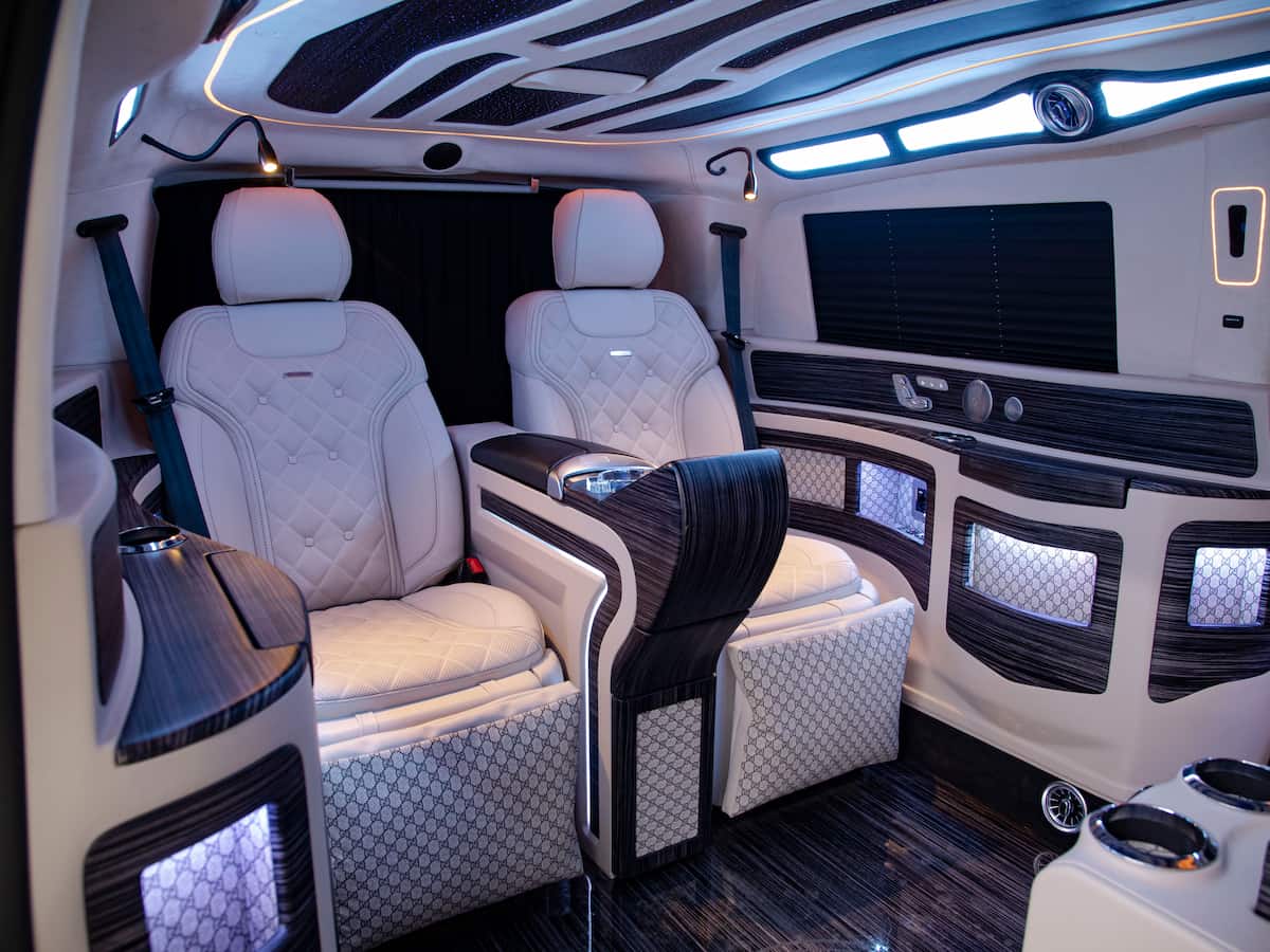 Voiture de luxe avec chauffeur privé à Dubaï AS VIP Design