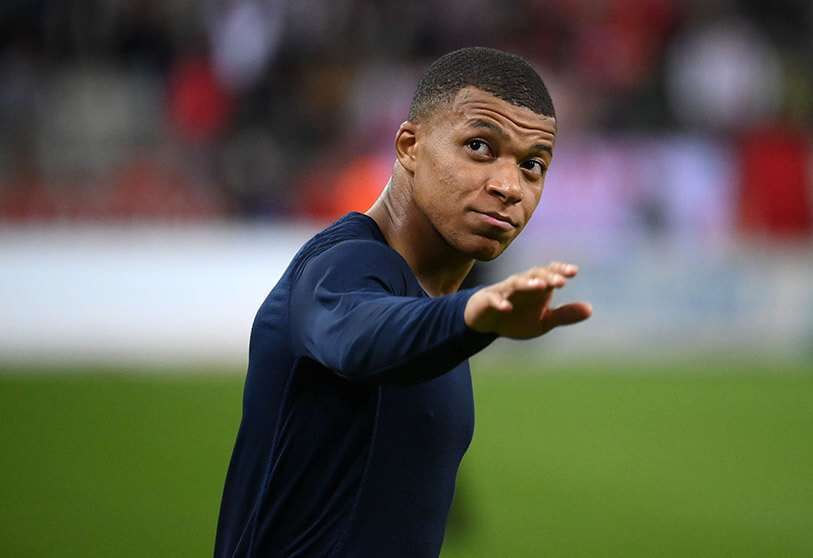MessiNeymarMbappé versus BenzemaViniciusModric with