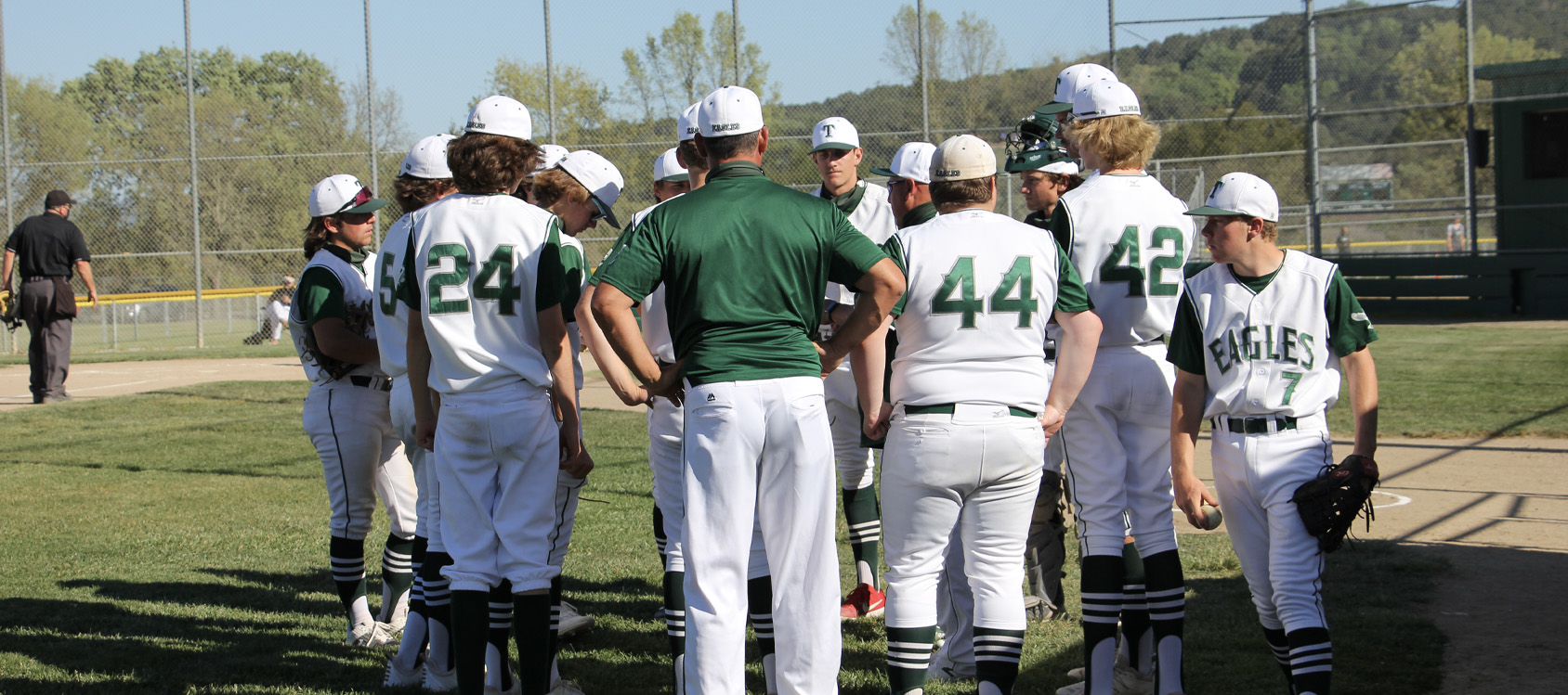 Eagles Split Two Games Over the Weekend • Atascadero News