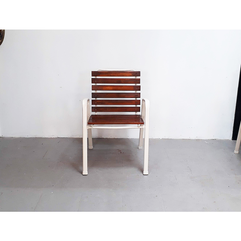 4-chaises-ext-blanches-5