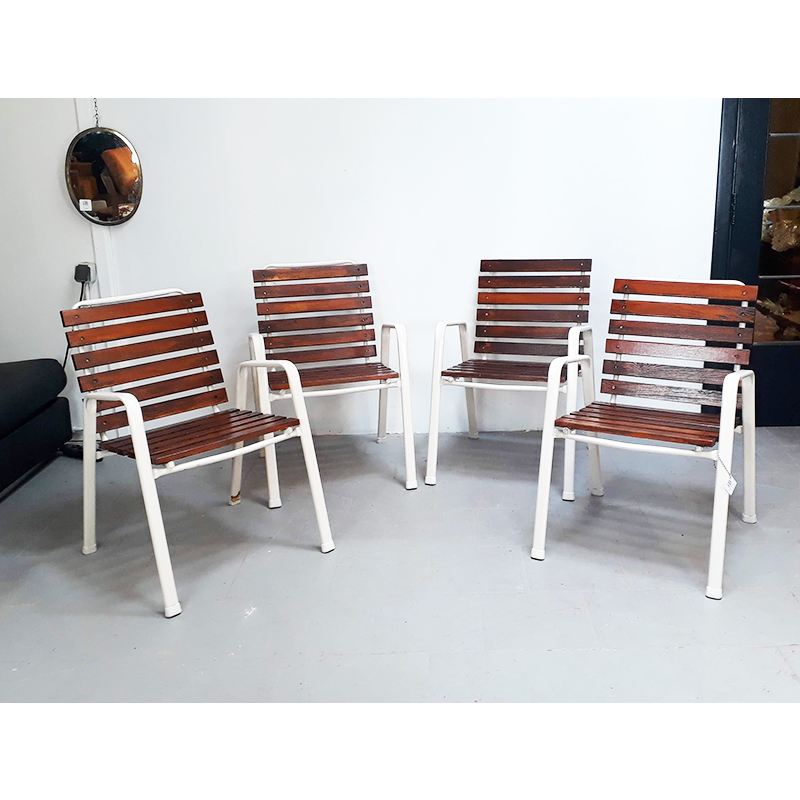 4-chaises-ext-blanches-6