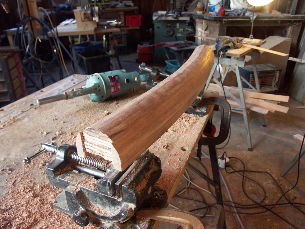 Fabrication de main courante ronde en bois massif de forme