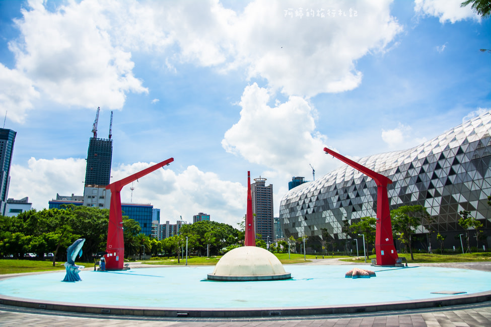 ｜高雄景點｜新光碼頭，裡面的星光水岸公園有南台灣最大親水戲水池