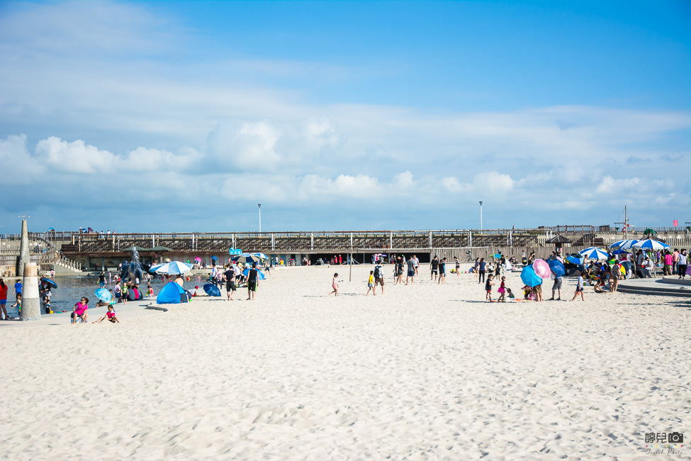 ｜嘉義景點｜東石漁人碼頭，夏日玩水好去處，超大沙坑和噴水池讓人玩到欲罷不能