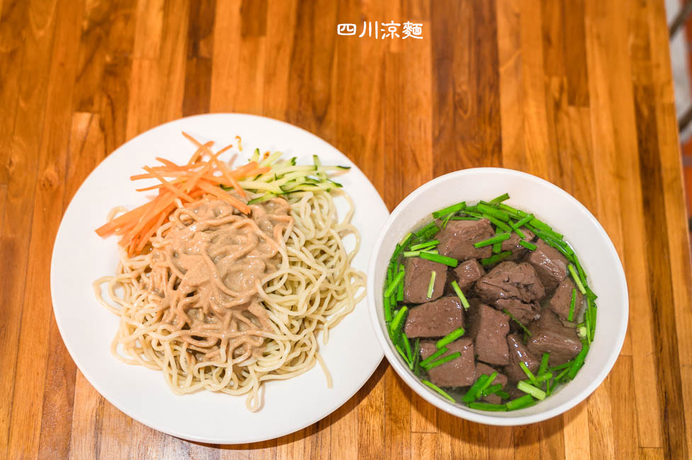｜苗栗美食｜苑裡四川涼麵‧良麵，紅磚頭復古內部裝潢，來這必吃的在地美食